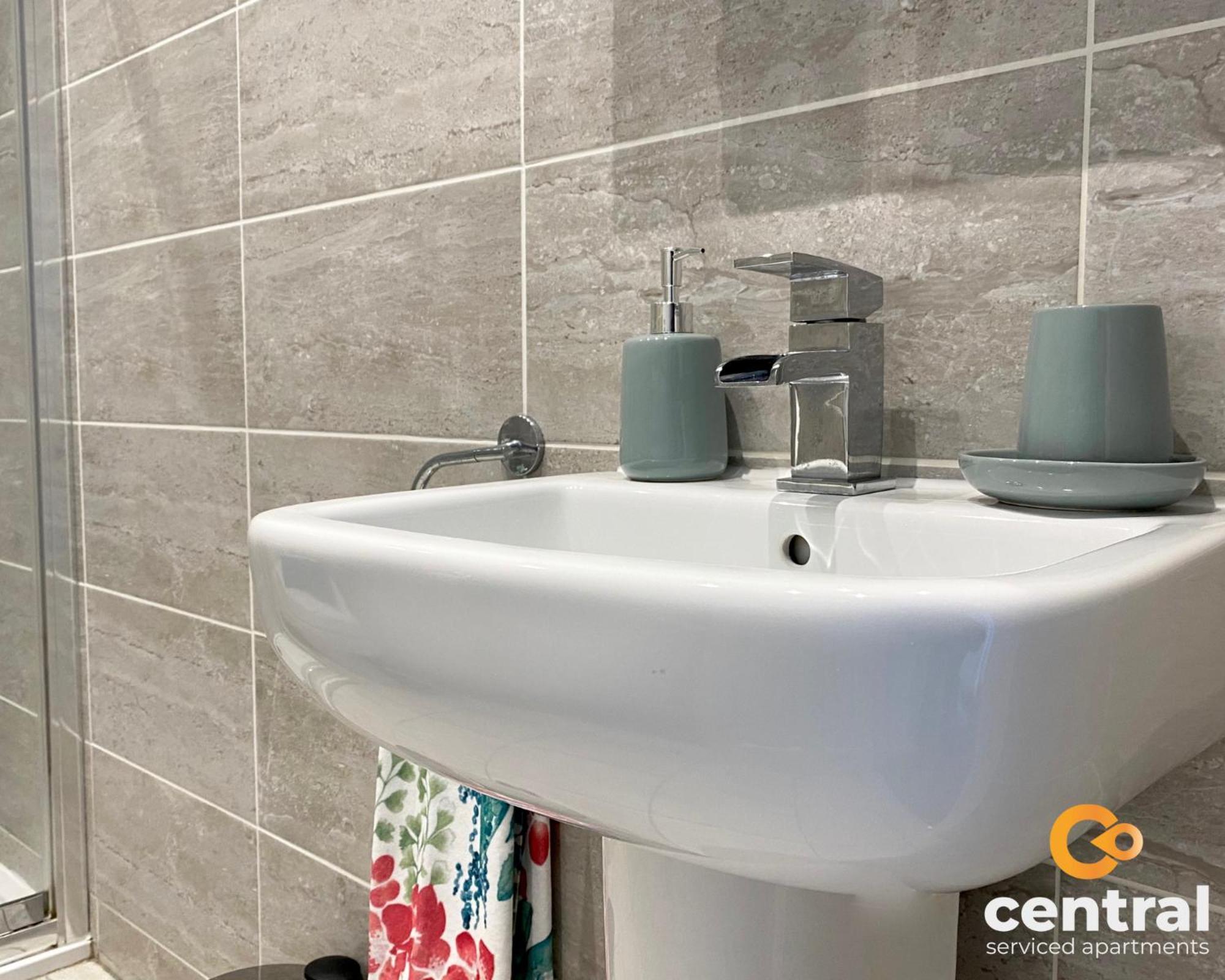 Central Serviced Apartments - Cosy 1 Bedroom - Walk Away From City Quay V&A - Walk To Bus And Train Station - Easy Access To City Centre - Fast Wi-Fi - Fully Equipped - Weekly & Monthly Stay Offers Дънди Екстериор снимка